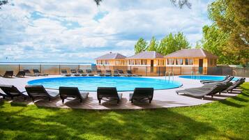 Piscine extérieure (ouverte en saison)