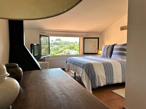 3 slaapkamers, een strijkplank/strijkijzer, reisbedje, internet