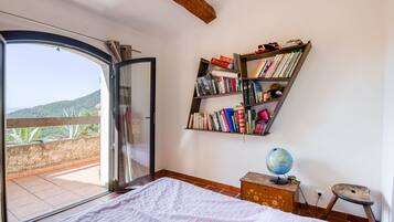 4 chambres, fer et planche Ă repasser, draps fournis