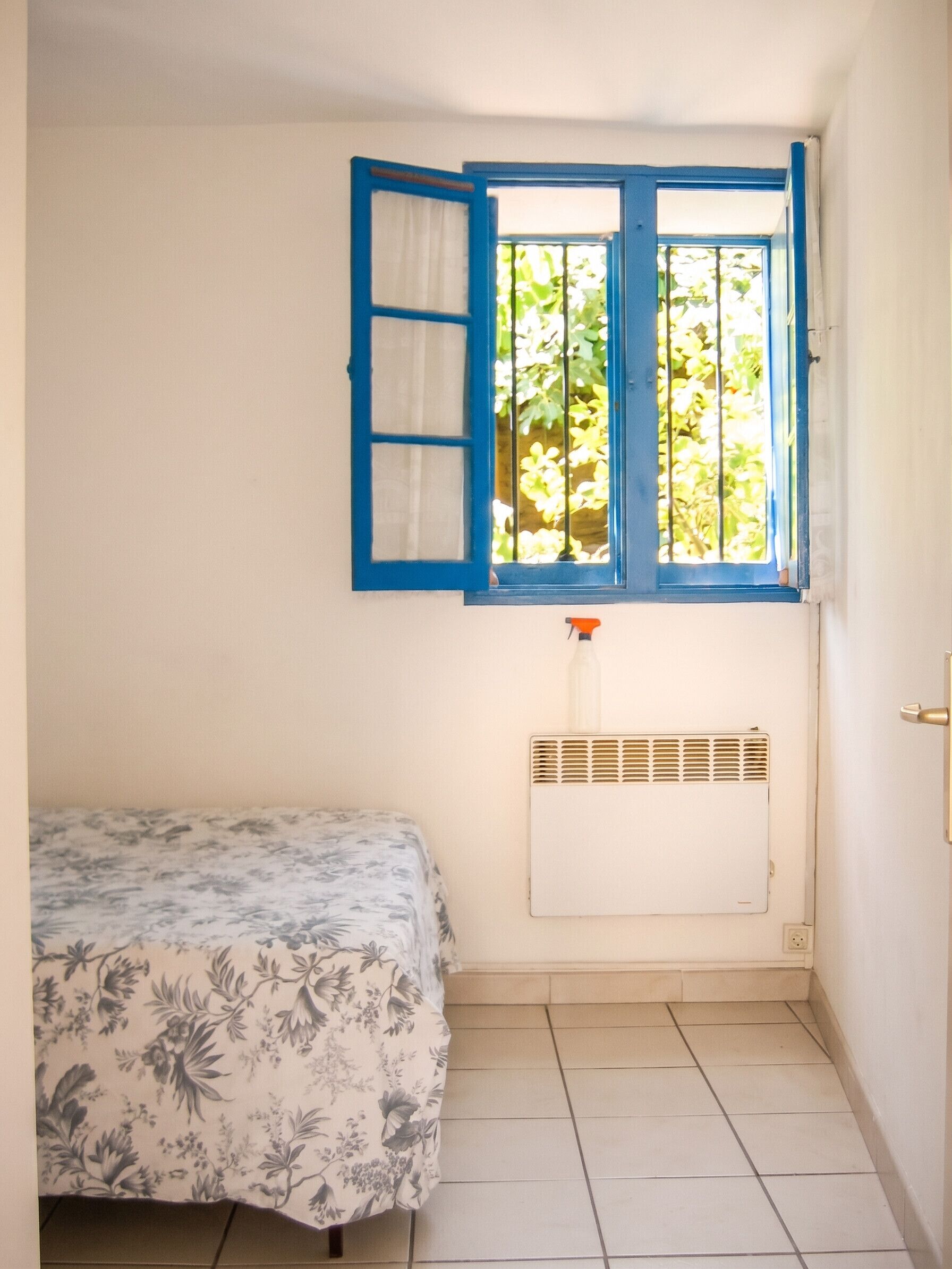 2 bedrooms, iron/ironing board, free WiFi