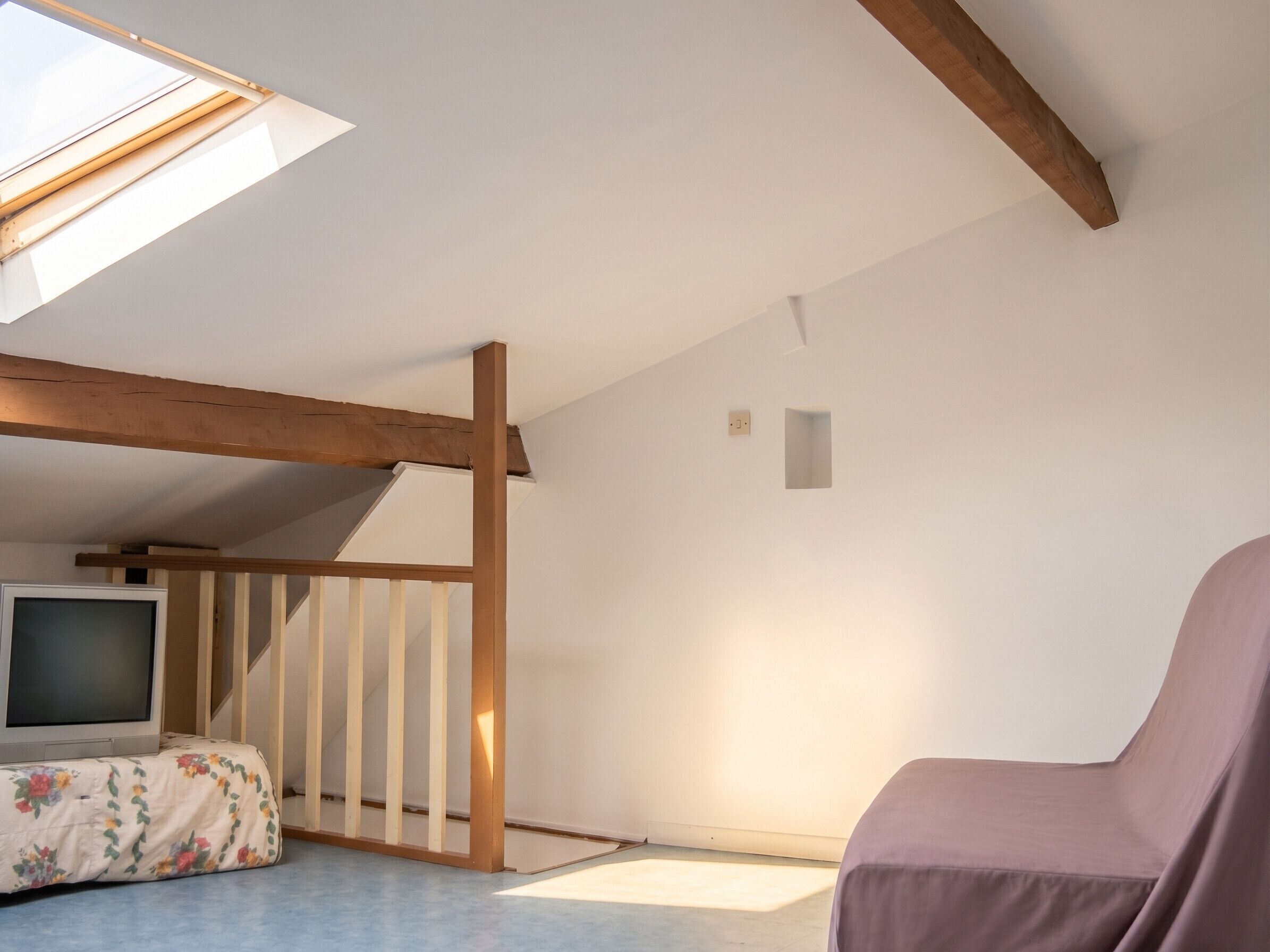 2 bedrooms, iron/ironing board, WiFi (free)
