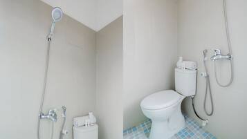 Habitación individual estándar | Baño | Regadera y toallas
