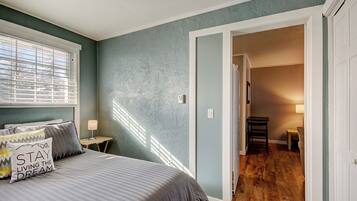 1 soverom, strykejern/-brett, reiseseng for barn og wi-fi