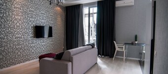 Heart of the city apartment with main street view