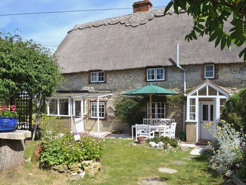 2 bedroom accommodation in Wellow, near Yarmouth