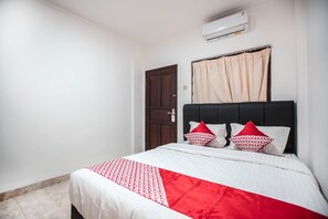 Habitación doble estándar | Escritorio, wifi gratis y ropa de cama 