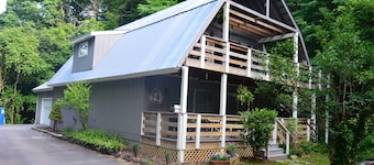 Ox Glenn Coach House, below, a mountain retreat