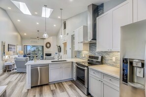 Coffee/tea maker, fridge, microwave, oven