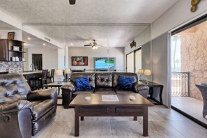 Smart TV - Ground-Floor Paradise: Direct Beach Access, Poolside Comfort & Resort Amenities! (Puerto Peñasco)