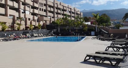 âïž Top Rated Apartment. Huge Sunny Terrace. Heated Pool. Parking. Wifi.