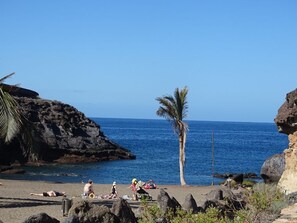 On the beach, beach towels - ☀️ Top Rated Apartment. Huge Sunny Terrace. Heated Pool. Parking. Wifi. (Adeje)