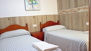 2 bedrooms, iron/ironing board, bed sheets