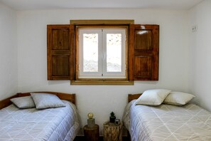 3 chambres, fer et planche à repasser, Wi-Fi, draps fournis