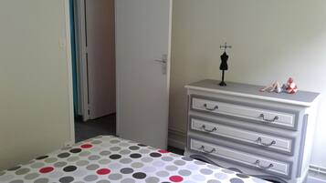 2 slaapkamers, een strijkplank/strijkijzer, wifi, beddengoed