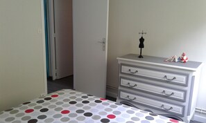 2 chambres, fer et planche Ă repasser, Wi-Fi, draps fournis