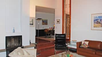 Télévision, cheminée