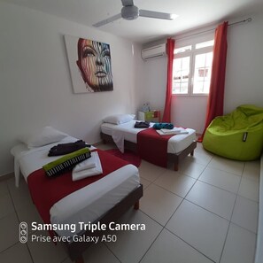 2 habitaciones, tabla de planchar con plancha, wifi y ropa de cama 