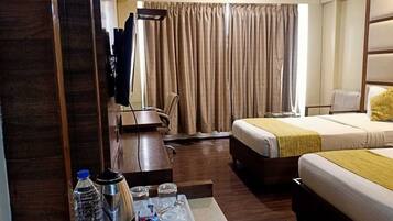 Deluxe Room, 1 Bedroom | Minibar, in-room safe, desk, laptop workspace