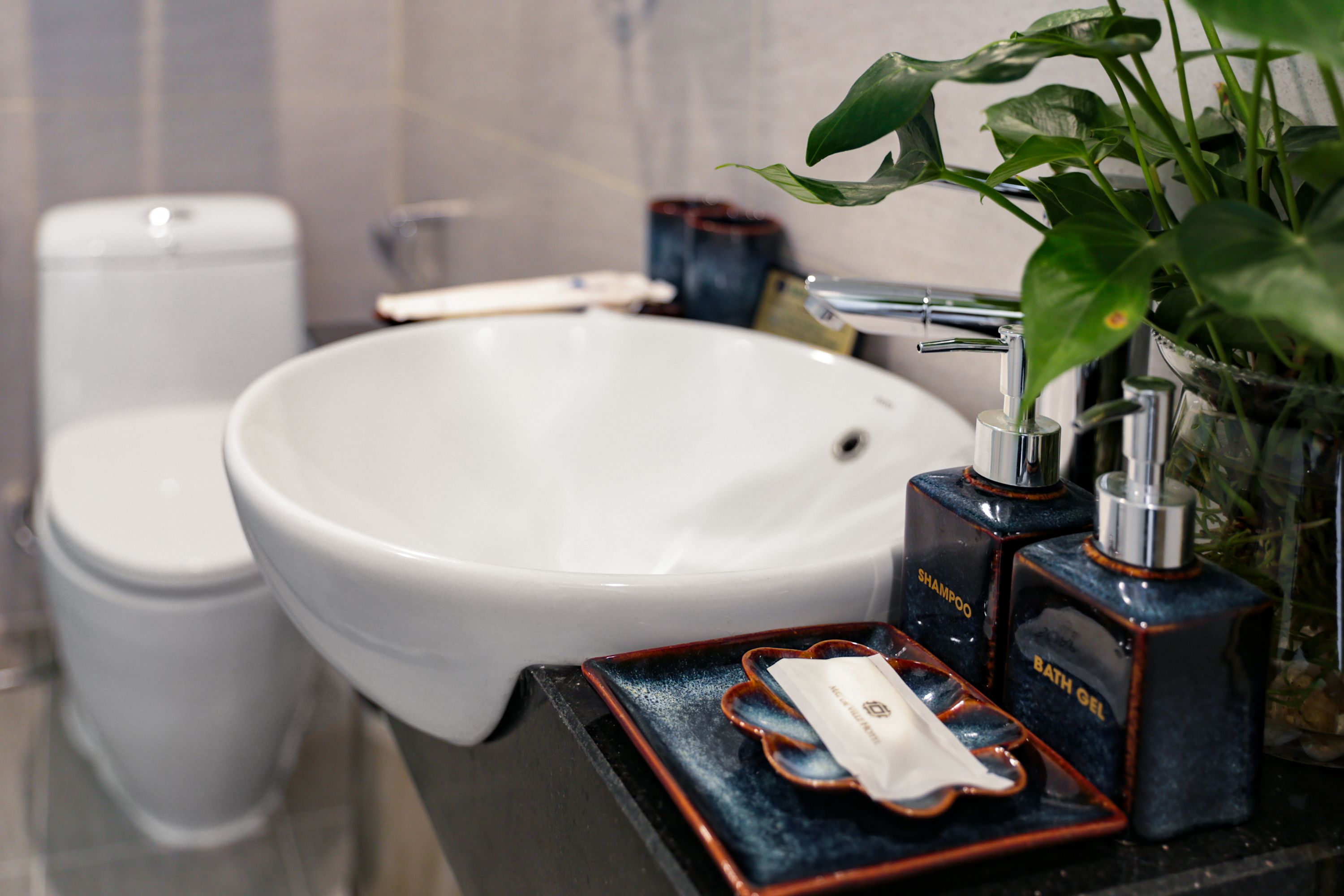 superior twin room, city view | bathroom | shower, hydromassage showerhead, free toiletries, hair dryer