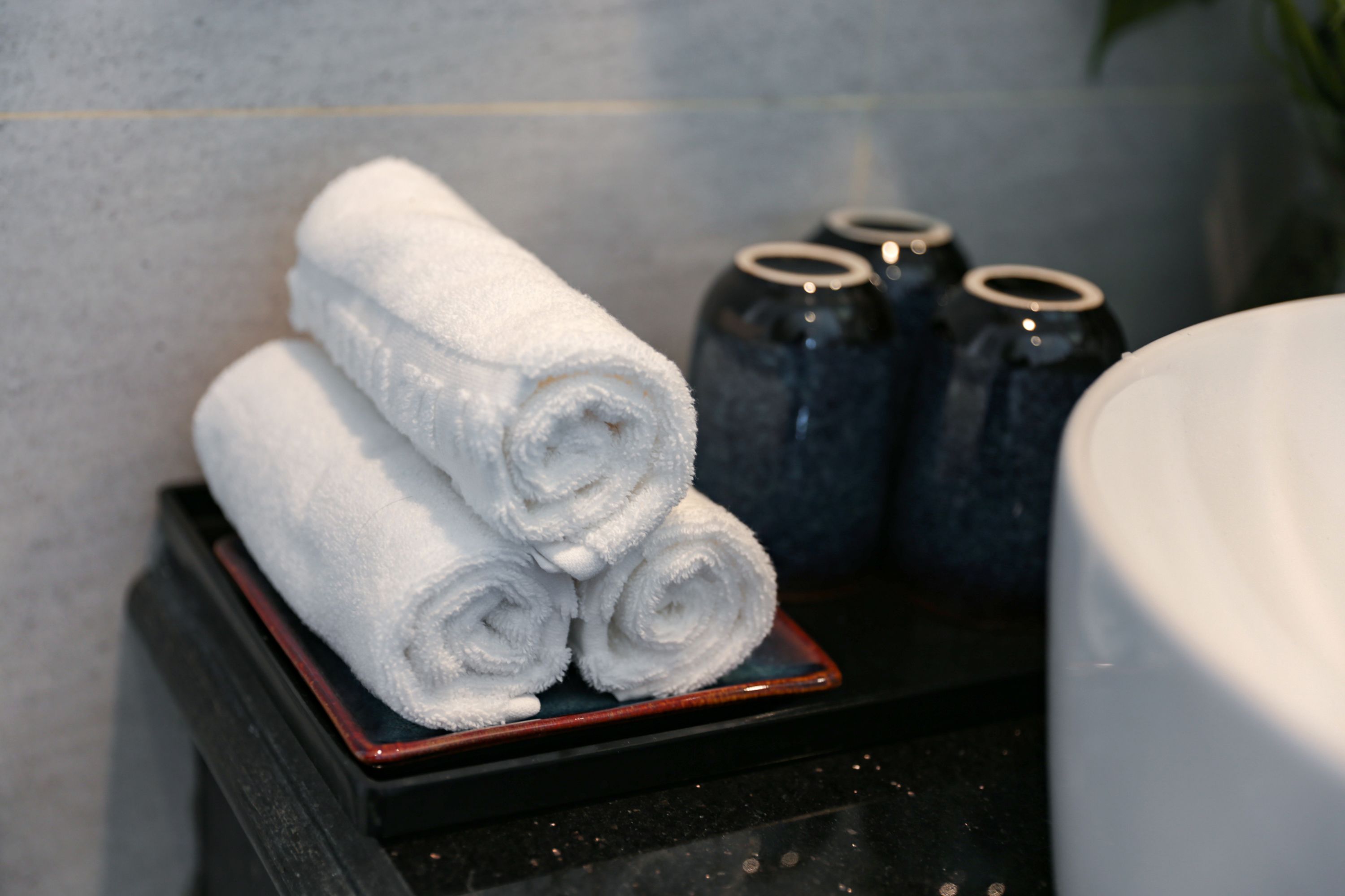 family room, city view | bathroom | shower, hydromassage showerhead, free toiletries, hair dryer