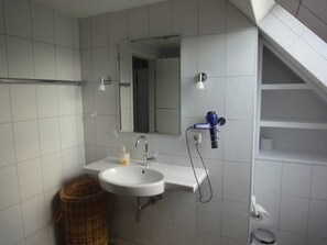 Unclassified image, 3 of 20, button