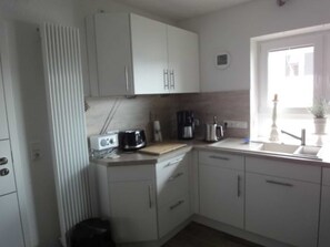 Unclassified image, 5 of 20, button