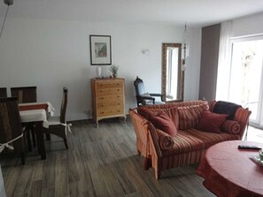 Unclassified image, 4 of 20, button