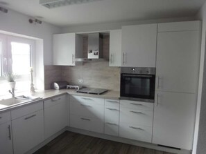 Fridge, oven, dishwasher, coffee/tea maker