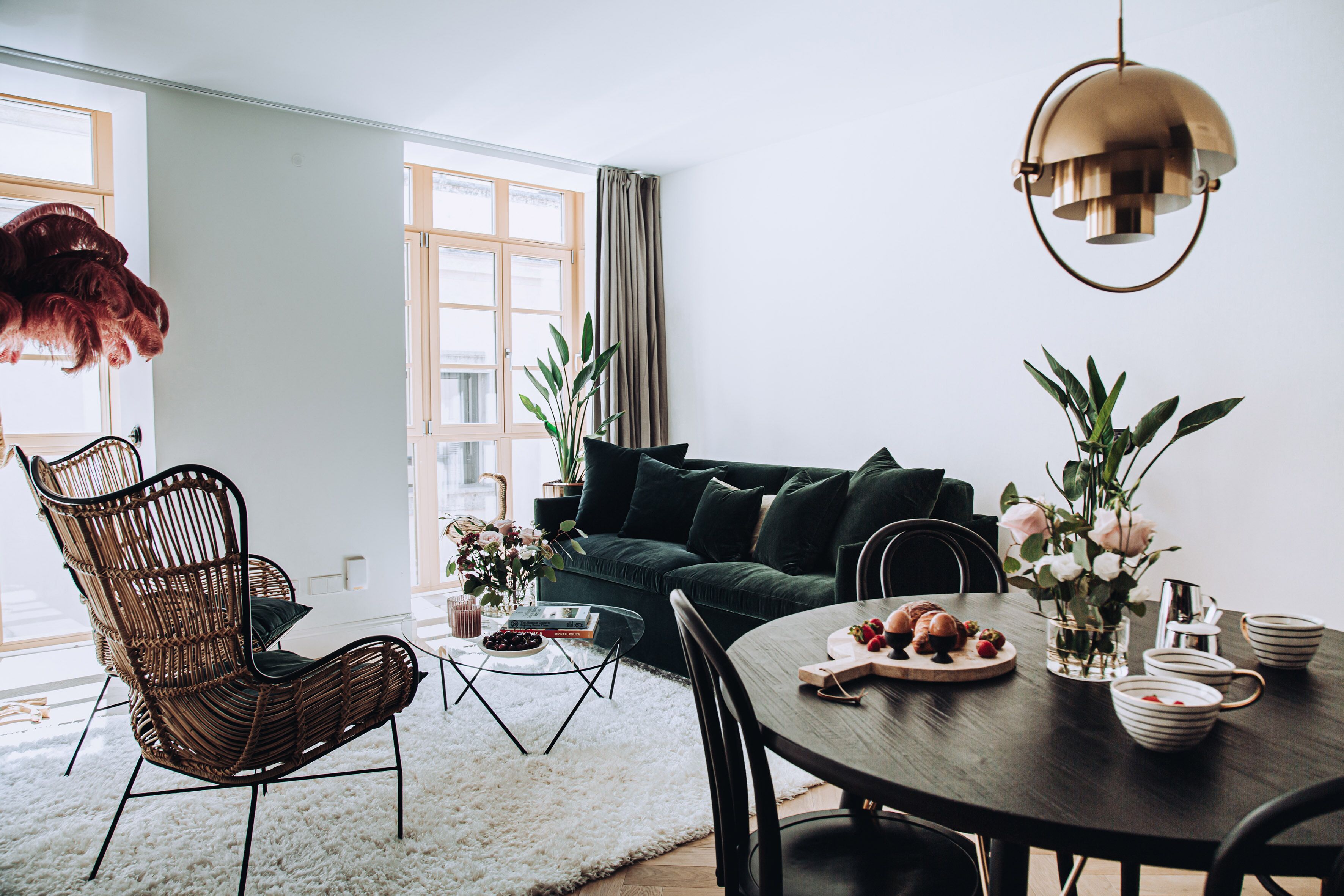 Suite Deluxe, 1 habitación, vista a la ciudad | Sala de estar | Smart TV de 56 pulgadas con canales digitales, televisión y Netflix 