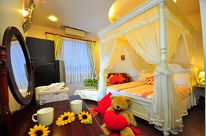 Double Room | Desk, rollaway beds, free WiFi, bed sheets - Smile Orange Homestay (Dongshan)