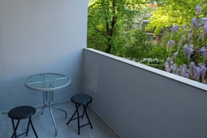 Outdoor dining - RAY Beautiful spacious luxury apartment (Oradea)