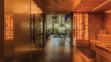 Salas de tratamiento para parejas, un sauna, baño turco