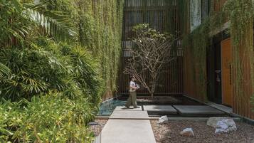 Couples treatment room(s), sauna, steam room