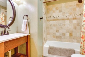 Hair dryer, towels - Cozy Winter Park Condo w/ Hot Tub & Shuttle! (Winter Park)