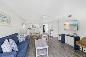 TV, DVD player, books, stereo - A short walk to the beach and direct pool access! (Bradenton Beach)