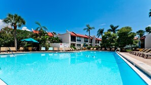 A heated pool - Any day check ins until November, Fall dates available! A short walk to the beach and direct pool access! (Bradenton Beach)
