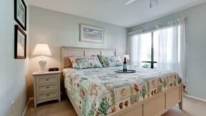 2 bedrooms, iron/ironing board, free WiFi, bed sheets - Any day check ins until November, Fall dates available! A short walk to the beach and direct pool access! (Bradenton Beach)