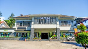 A hotel with a prominent "OYO" sign, a front office, and a visible parking area. - Collection O 908 Taman Wisata Kopeng (Getasan)