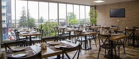 包含每日自助早餐