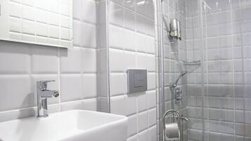 Dusche, Hydromassagedusche, kostenlose Toilettenartikel, Haartrockner