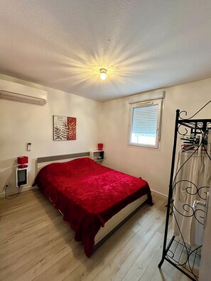 3 chambres, fer et planche à repasser, Wi-Fi gratuit, draps fournis