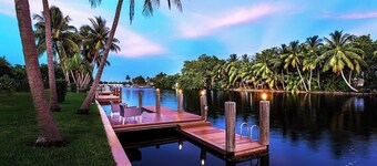 Waterfront Home 4 Bedroom w/Pool, and Game Room!