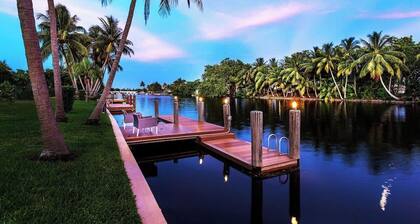 Waterfront Home 4 Bedroom w/Pool, and Game Room!