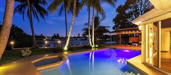 Waterfront Home 4 Bedroom w/Pool, and Game Room!