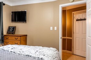 2 habitaciones, tabla de planchar con plancha, wifi y ropa de cama 