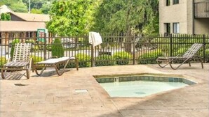 An outdoor swimming pool area with lounge chairs and a paved deck. - Downtown Gem 💎 -102- Walk to Coffee ☕️ & Anakeesta (Gatlinburg)