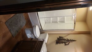 A bathroom with a toilet, sink, and bathtub.