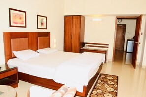 Deluxe Suite | Desk, laptop workspace, rollaway beds, free WiFi - Hotel Bombay Inn (Cuttack)