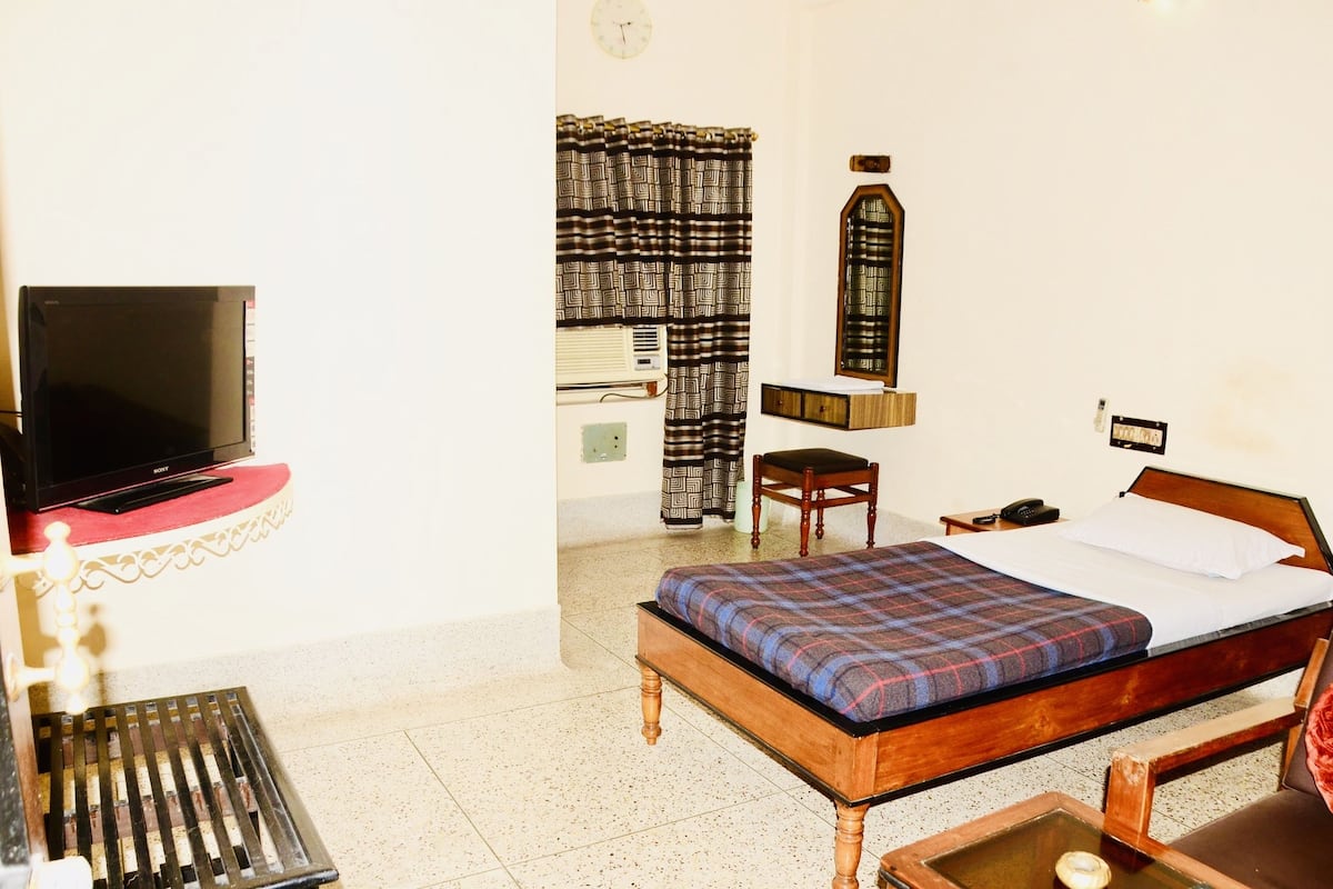 Standard Single Room, 1 Twin Bed | Desk, laptop workspace, rollaway beds, free WiFi