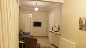 Standard Studio, 1 Queen Bed | 1 bedroom, down duvets, memory-foam beds, blackout curtains - Itimat Otel Karsiyaka (Izmir)